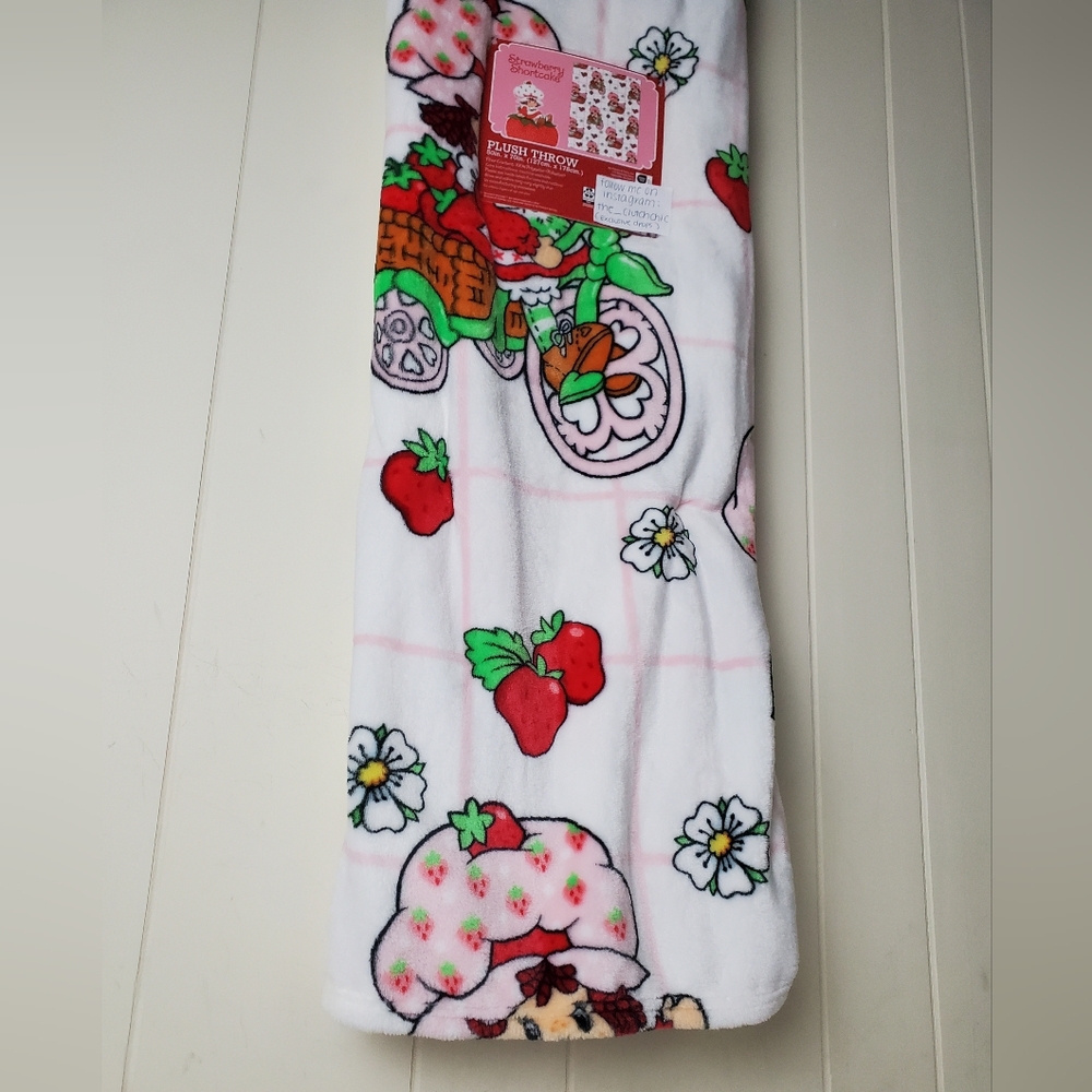 STRAWBERRY SHORTCAKE White Gingham Throw Blanket - Picture 2 of 4